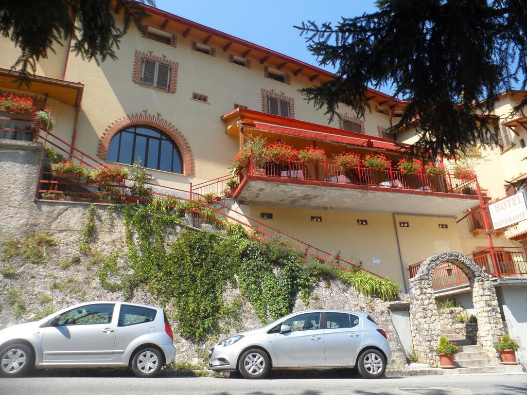 Grotta Dei Colombi Hotel Scanno Exterior foto